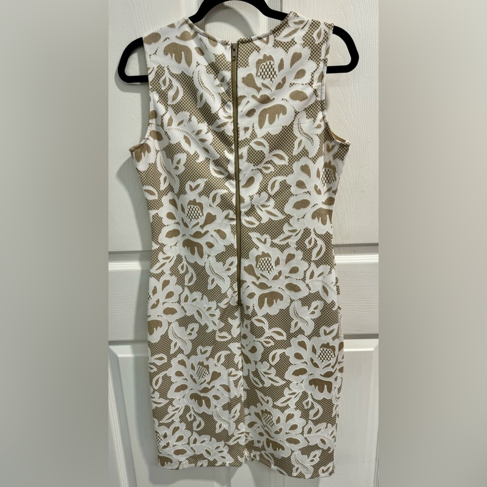 Olivia Matthews White & Tan Sleeveless Sheath Dress. Size M. Super Flattering. - Picture 2 of 4